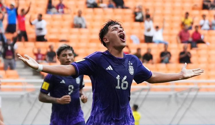 Imagen de El gol de Thiago Laplace para que el Sub-17 abra el marcador ante Polonia