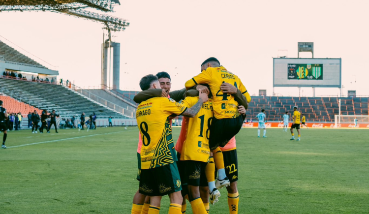Imagen de Aldosivi celebró en Mar del Plata una victoria que lo saca del descenso