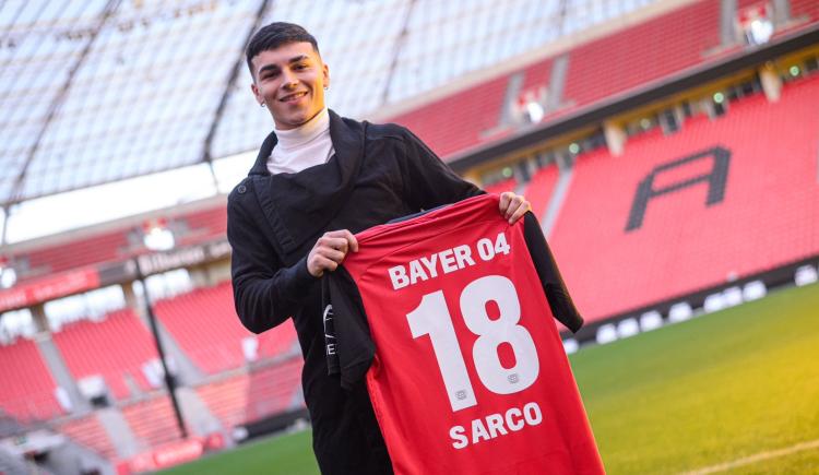 Imagen de Bayer Leverkusen presentó al juvenil que se fue de Vélez con polémica