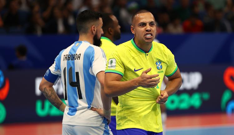 Imagen de Argentina perdió 2-1 ante Brasil y se quedó con el subcampeonato en el Mundial de Futsal
