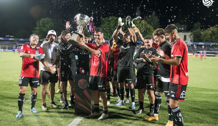 Imagen de Colo Colo venció 4-3 a Liverpool y continúa invicto en la era Almirón