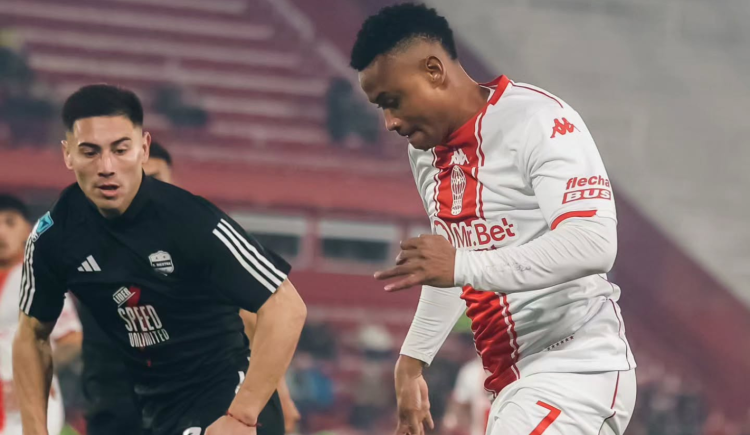 Imagen de Huracán y Riestra quedaron a mano