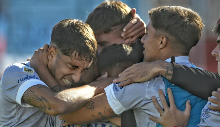 Imagen de Godoy Cruz se lo dio vuelta a Arsenal y logró un triunfo necesario