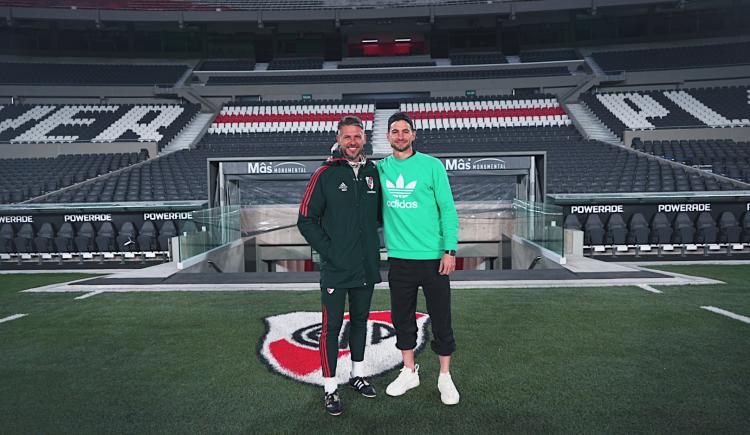 Imagen de Lucas Alario, entre su visita al Monumental y las ganas de volver a River