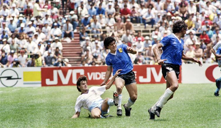 Imagen de La camiseta que usó Diego Maradona contra Inglaterra en 1986 estará en Qatar 2022