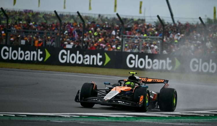 Imagen de Lando Norris festejó en su casa tras una carrera pasada por agua