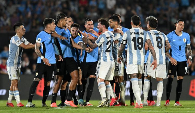 Imagen de Estirpe rioplatense: Cuti Romero y Olivera se sacaron chispas en el Centenario