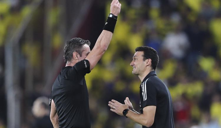 Imagen de Scaloni, de la alegría por el récord histórico a la bronca con el VAR