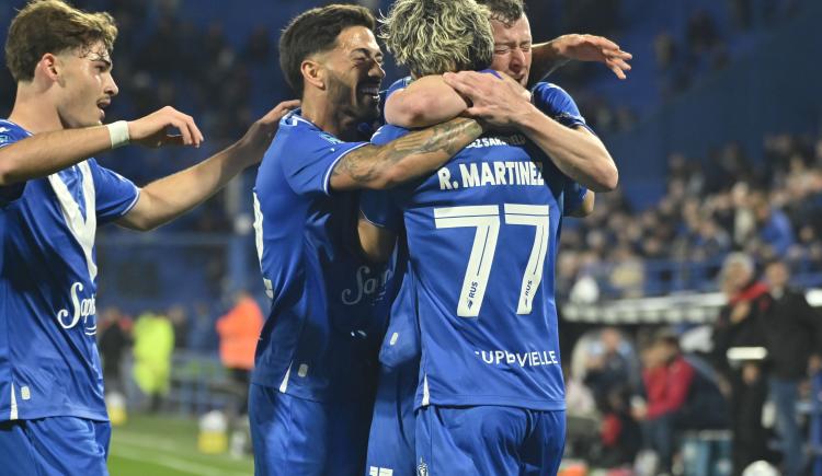 Imagen de Vélez le ganó un partidazo a Tigre y se afirmó como escolta de Instituto