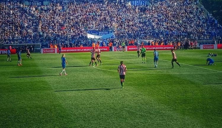 Imagen de Estudiantes aprovechó la única que tuvo y se quedó con el clásico