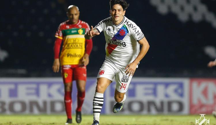 Imagen de GERMÁN CANO FESTEJÓ SU GOL LEVANTANDO LA BANDERA DEL ORGULLO LGBTI+