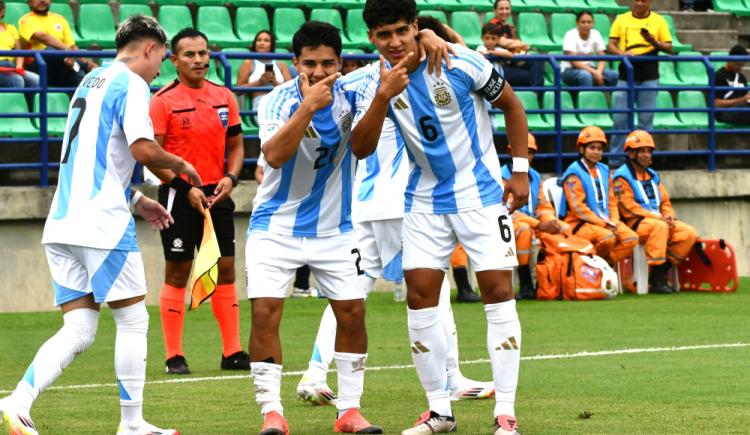 Imagen de Argentina va por la clasificación al Mundial Sub 17 ante Colombia: hora, TV y formaciones