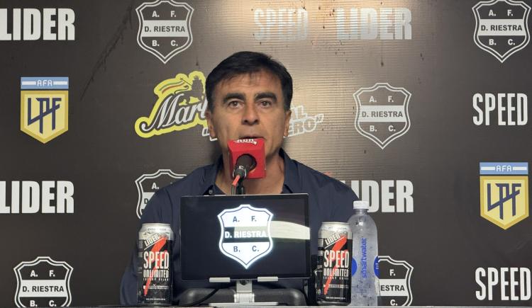 Imagen de Gustavo Quinteros, de su autocrítica a los dardos al arbitraje
