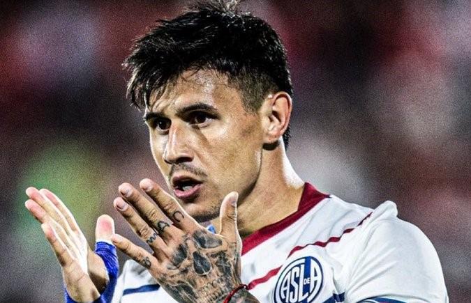 Imagen de Peligro de no gol: ¿se cae el pase de Adam Bareiro a River?