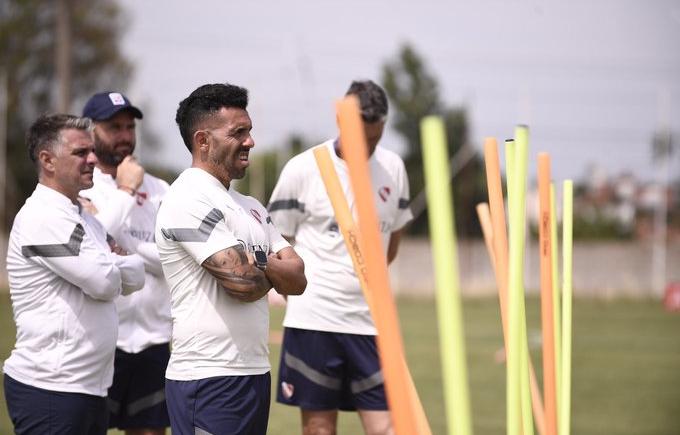 Imagen de Segundo refuerzo confirmado para Carlos Tevez en Independiente