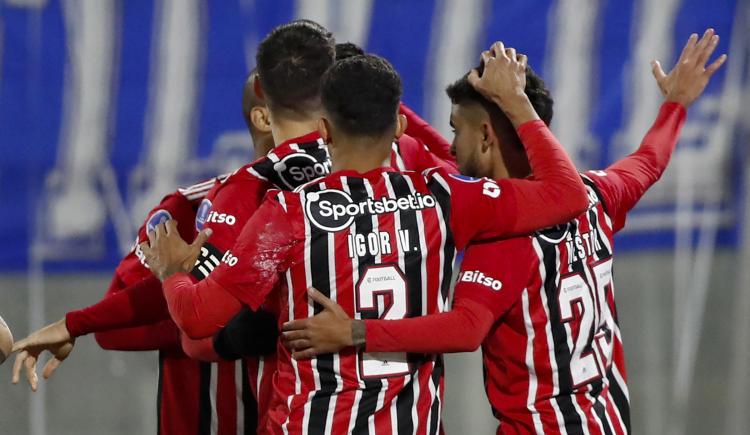 Imagen de São Paulo derrotó a Universidad Católica con un gol de Calleri