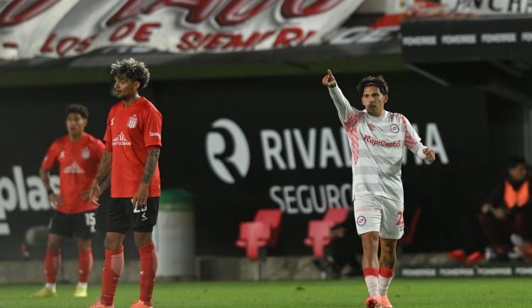Imagen de Argentinos Juniors festejó la clasificación a la Libertadores con un triunfo ante Estudiantes