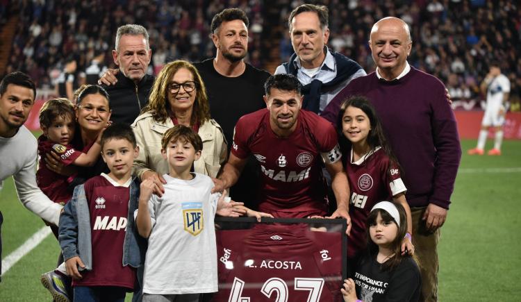 Imagen de Récord histórico en la Fortaleza: Lautaro Acosta se convirtió en el jugador con más presencias en Lanús