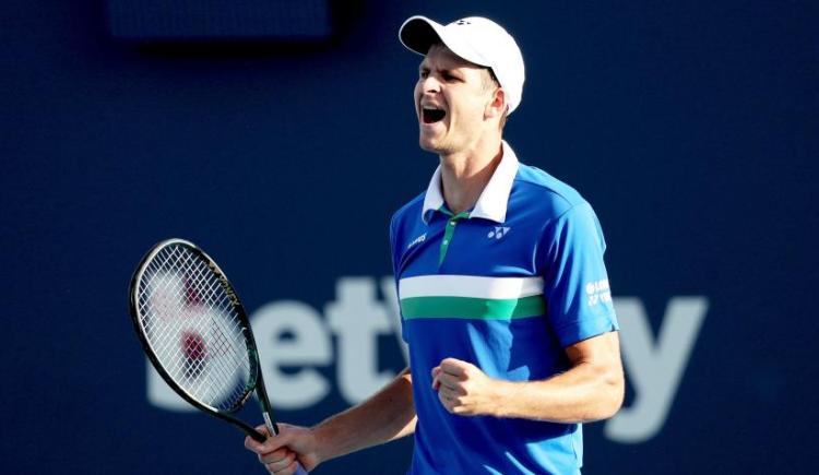 Imagen de MIAMI OPEN: HURKACZ DIO EL GOLPE ANTE TSITSIPAS Y CHOCARÁ CON RUBLEV EN SEMIFINALES