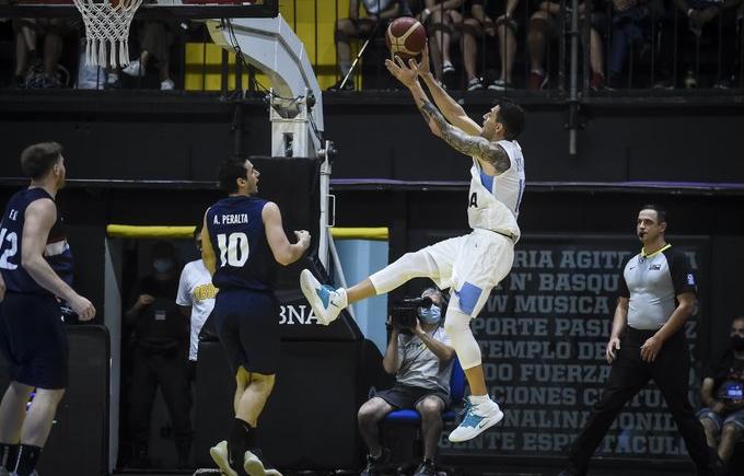 Imagen de BÁSQUET: TRIUNFO DE ARGENTINA EN LA VUELTA DEL INTERMINABLE CARLOS DELFINO