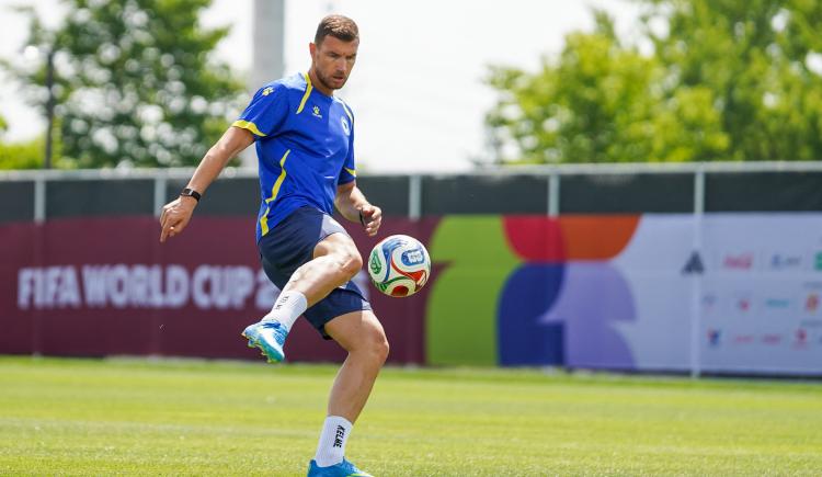 Imagen de La conmovedora carta de Edin Dzeko a los niños de Bosnia antes de jugar su último Mundial con 40 años