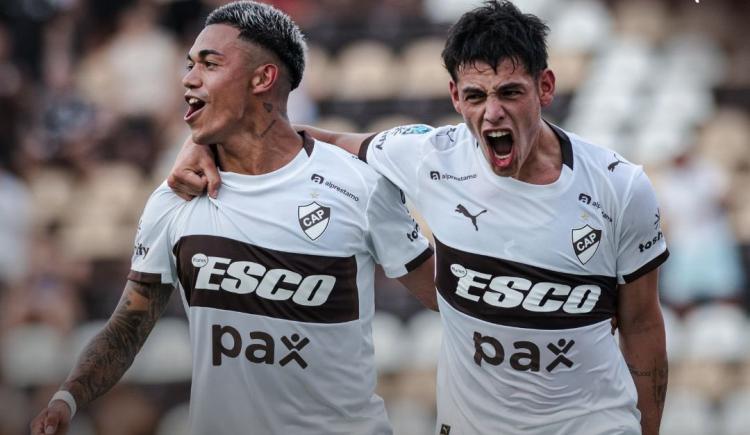 Imagen de Platense celebró la primera victoria en la era Zunino y dejó sin trabajo a Oldrá