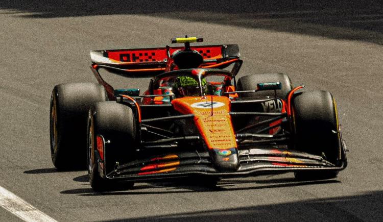Imagen de Lando Norris, el nuevo Príncipe de Mónaco, con Colapinto como 13°