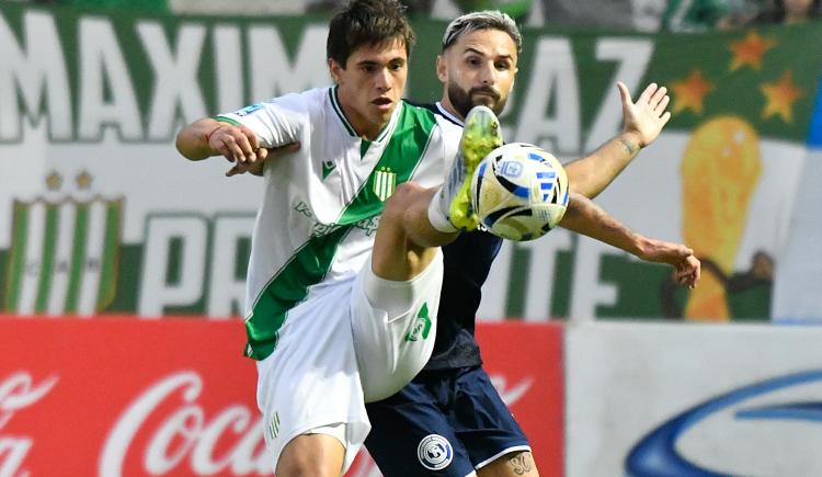 Imagen de Banfield perdonó a Independiente Rivadavia y sumó un empate que lo deja prácticamente afuera de los playoffs