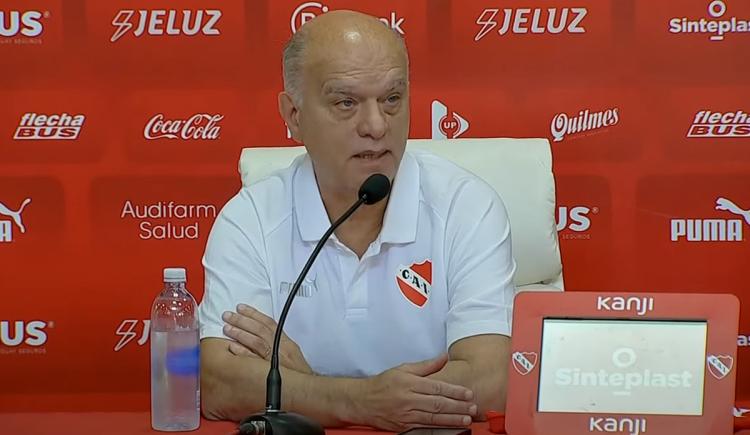 Imagen de Tras el escándalo, Grindetti aseguró que Ruiz no jugará en Peñarol: "Se queda en Independiente"