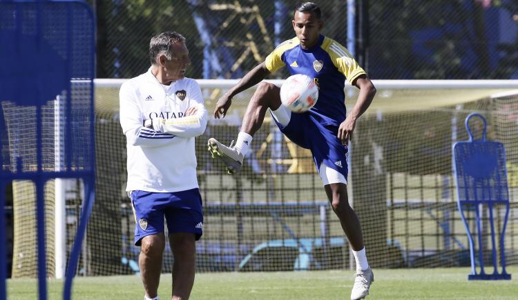 Imagen de BOCA, ENTRE LOS REFUERZOS Y EL DEBUT