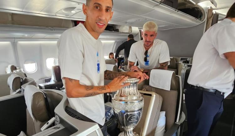 Imagen de Los bicampeones de América, de regreso a casa sin Messi pero con Di María