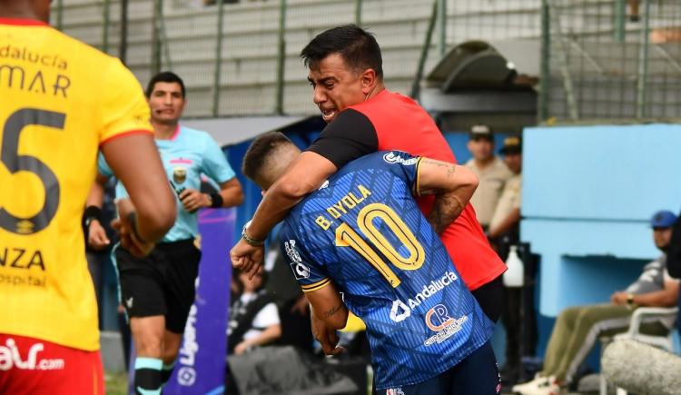 Imagen de Escándalo en Ecuador: César Farías agredió a dos jugadores rivales