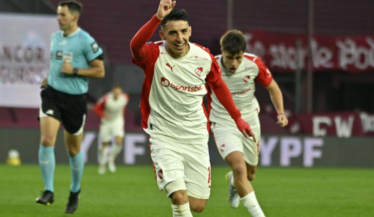 Imagen de Independiente se quedó con un partidazo ante Lanús y volvió a sonreír tras una semana convulsionada