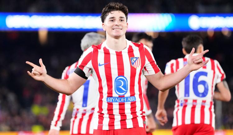 Imagen de Triunfazo del Atlético de Madrid de Simeone de la mano de Julián Álvarez: 2-0 a Barcelona en el Camp Nou