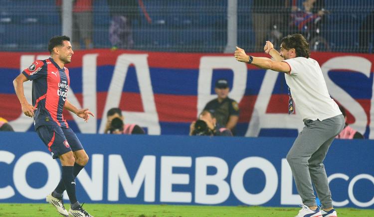 Imagen de Cerro Porteño y Sporting Cristal igualaron con goles argentinos