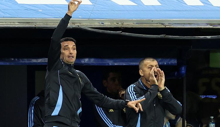 Imagen de Walter Samuel habló en conferencia en lugar de Scaloni: los motivos y las reflexiones tras la victoria de Argentina