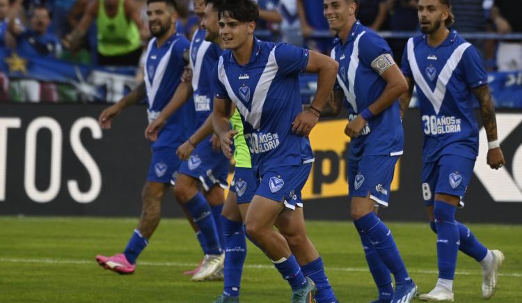 Imagen de Por tercera vez consecutiva, Vélez ganó en tiempo de descuento y dejó a Huracán sin entrenador