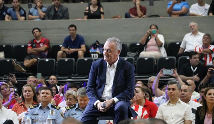 Imagen de Gustavo Alfaro, en modo pastor: del vestuario a las charlas de liderazgo