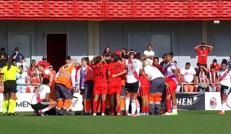 Imagen de Preocupación en River: una futbolista del equipo femenino se desmayó y convulsionó