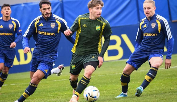 Imagen de Boca sumó un empate y un triunfo ante Defensa en los primeros amistosos con Arruabarrena como DT