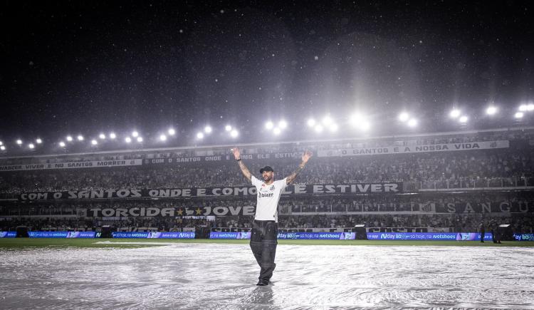 Imagen de La extravagante llegada de Neymar al entrenamiento de Santos