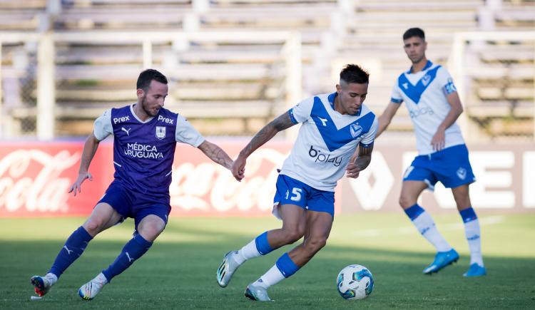 Imagen de Vélez derrotó a Defensor Sporting
