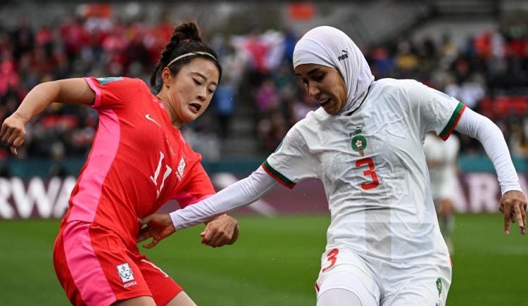 Imagen de Inédito: la primera jugadora en usar un velo en un Mundial