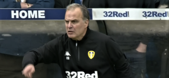 Imagen de Bielsa le ordenó a sus jugadores dejarse hacer un gol