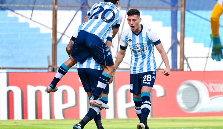 Imagen de RACING SE CLASIFICÓ, ELIMINÓ A SAN LORENZO Y RENUNCIÓ DABOVE