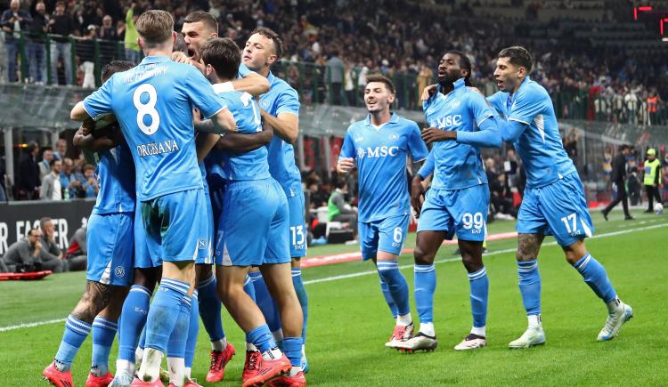 Imagen de Napoli sigue imparable: le ganó a Milan y prolongó su liderazgo