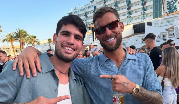 Imagen de Noches tranquilas, mañanas felices: que dijo Carlos Alcaraz sobre sus vacaciones en Ibiza