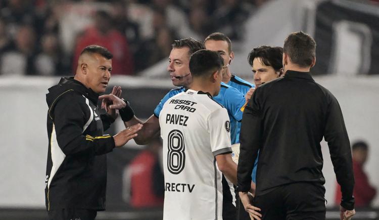 Imagen de Jorge Almirón fue crítico con el arbitraje y le tiró un guiño a Boca