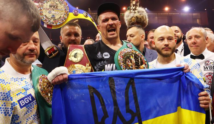 Imagen de Oleksandr Usyk venció a Tyson Fury y es el campeón mundial indiscutido de los pesados
