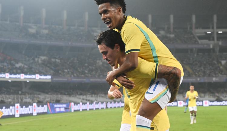 Imagen de Brasil cerró su gira con goleada 4-0 a India en Calcuta
